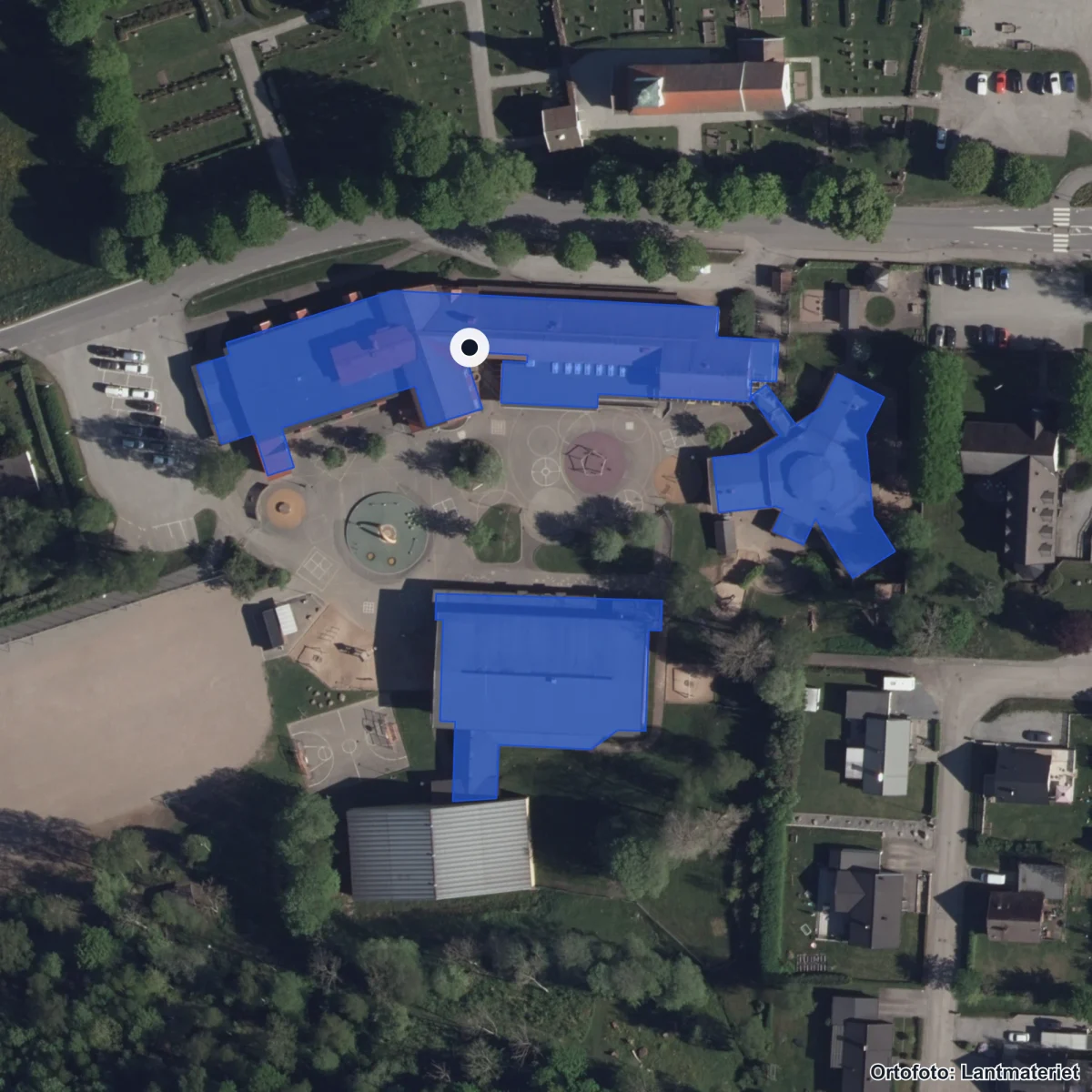 Flygbild över Hökerums skola, ortofoto från Lantmäteriet