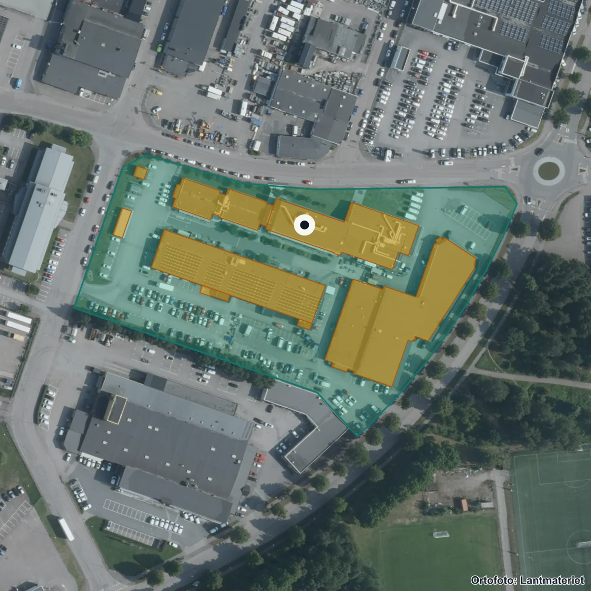 Flygbild över Praktiska Gymnasiet Halmstad, ortofoto från Lantmäteriet