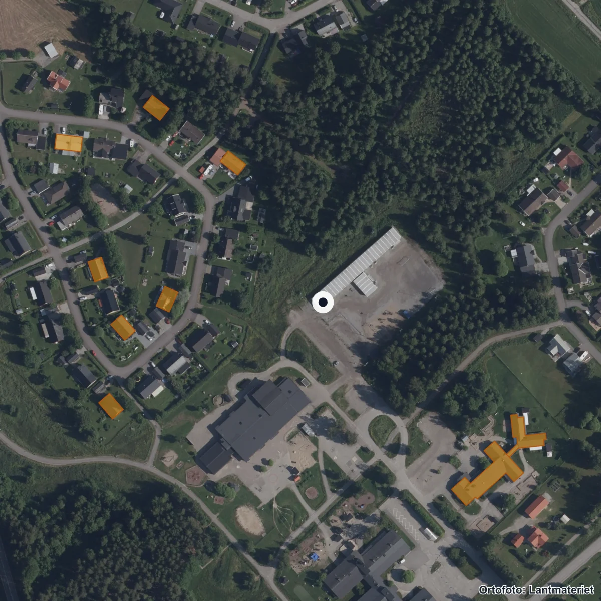 Flygbild över Porsnässkolan 4-6, ortofoto från Lantmäteriet