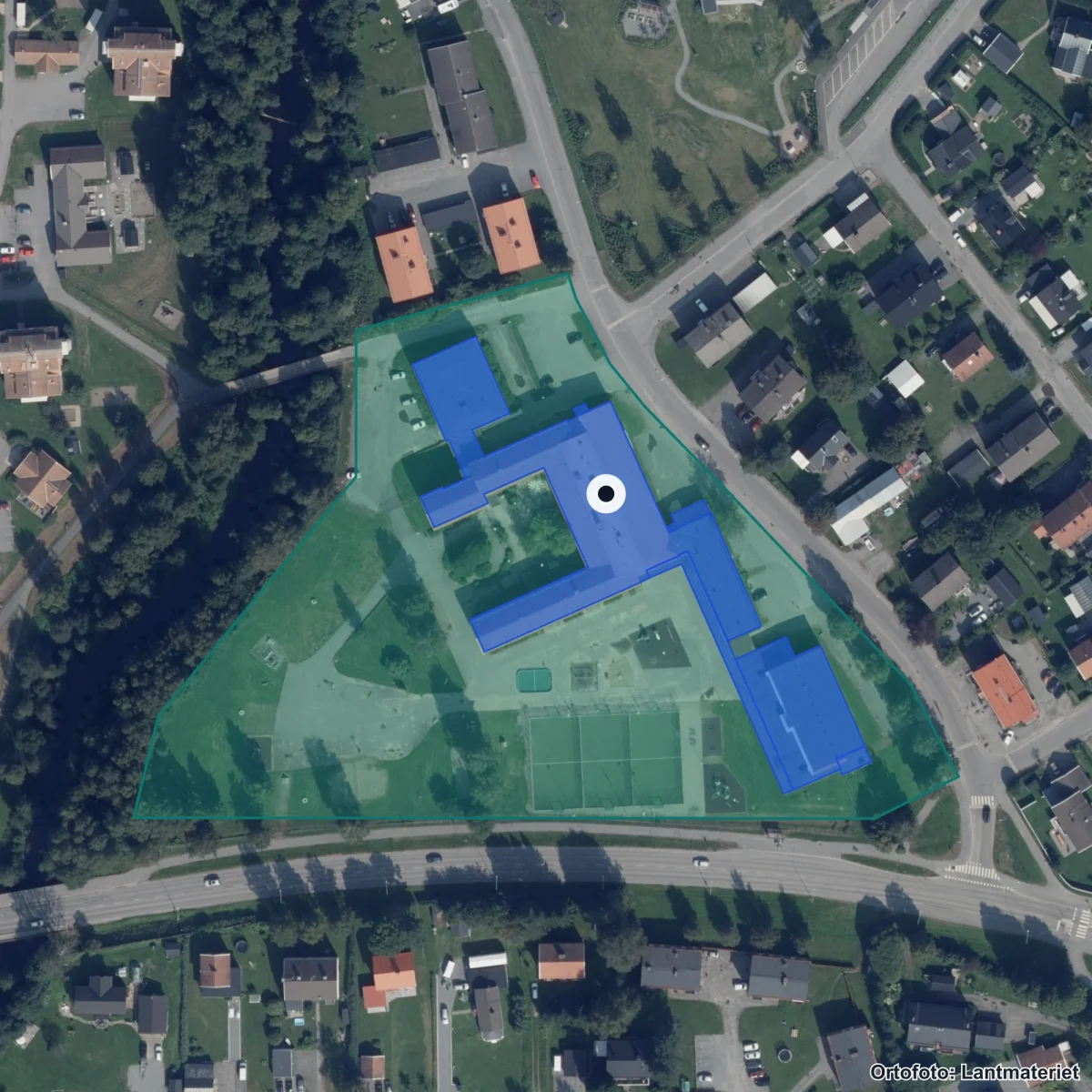 Flygbild över IES International School Skellefteå, ortofoto från Lantmäteriet