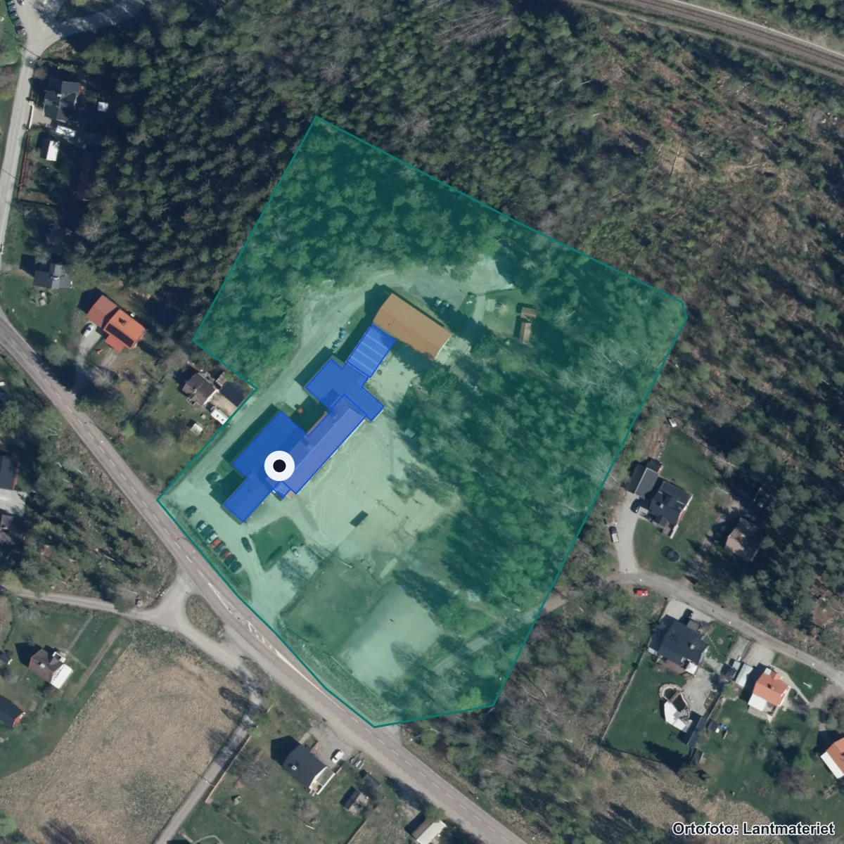 Flygbild över Vad skola, ortofoto från Lantmäteriet