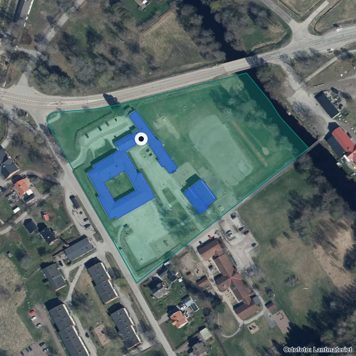 Flygbild över Kungsgårdens skola, ortofoto från Lantmäteriet
