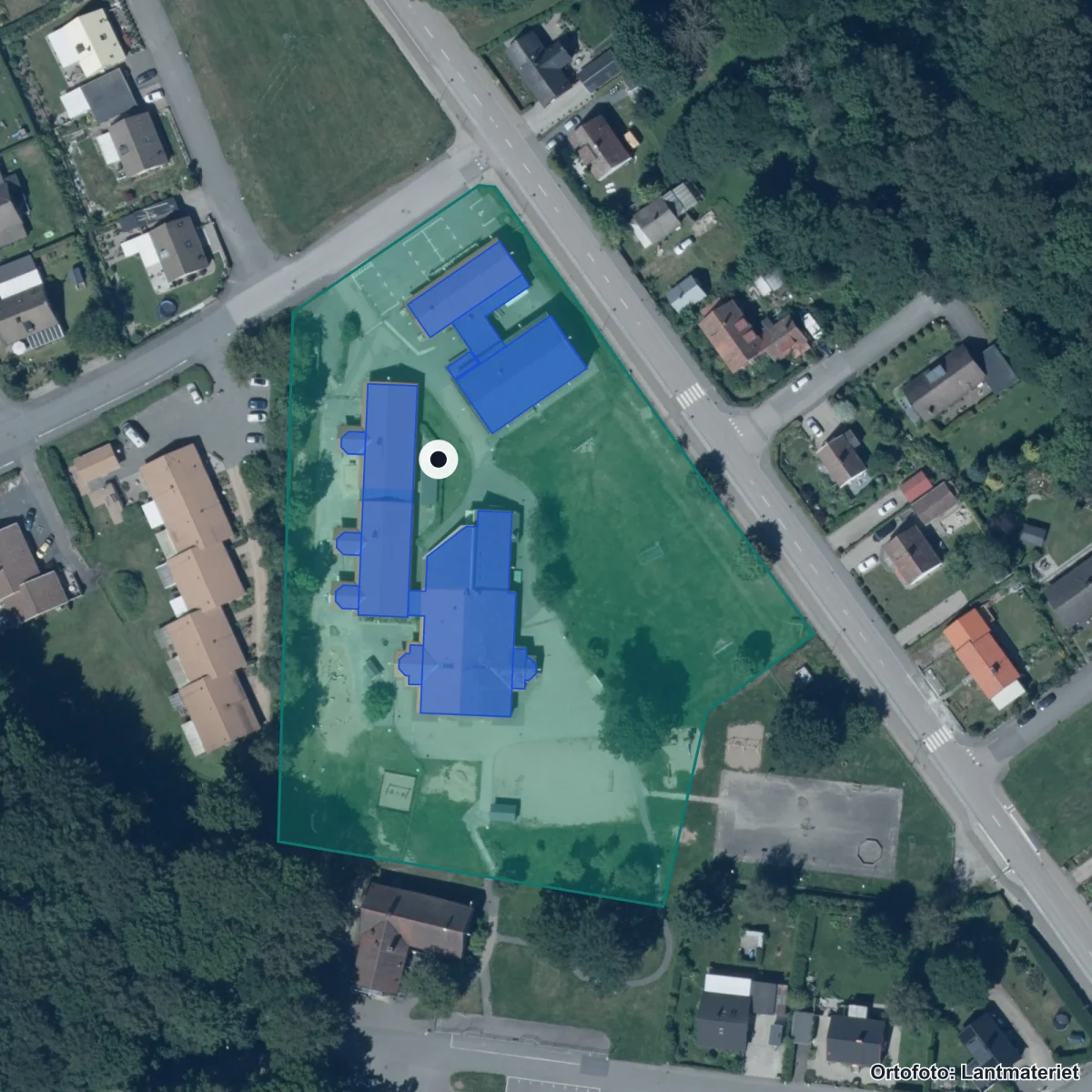 Flygbild över Sankt Olofs skola, ortofoto från Lantmäteriet