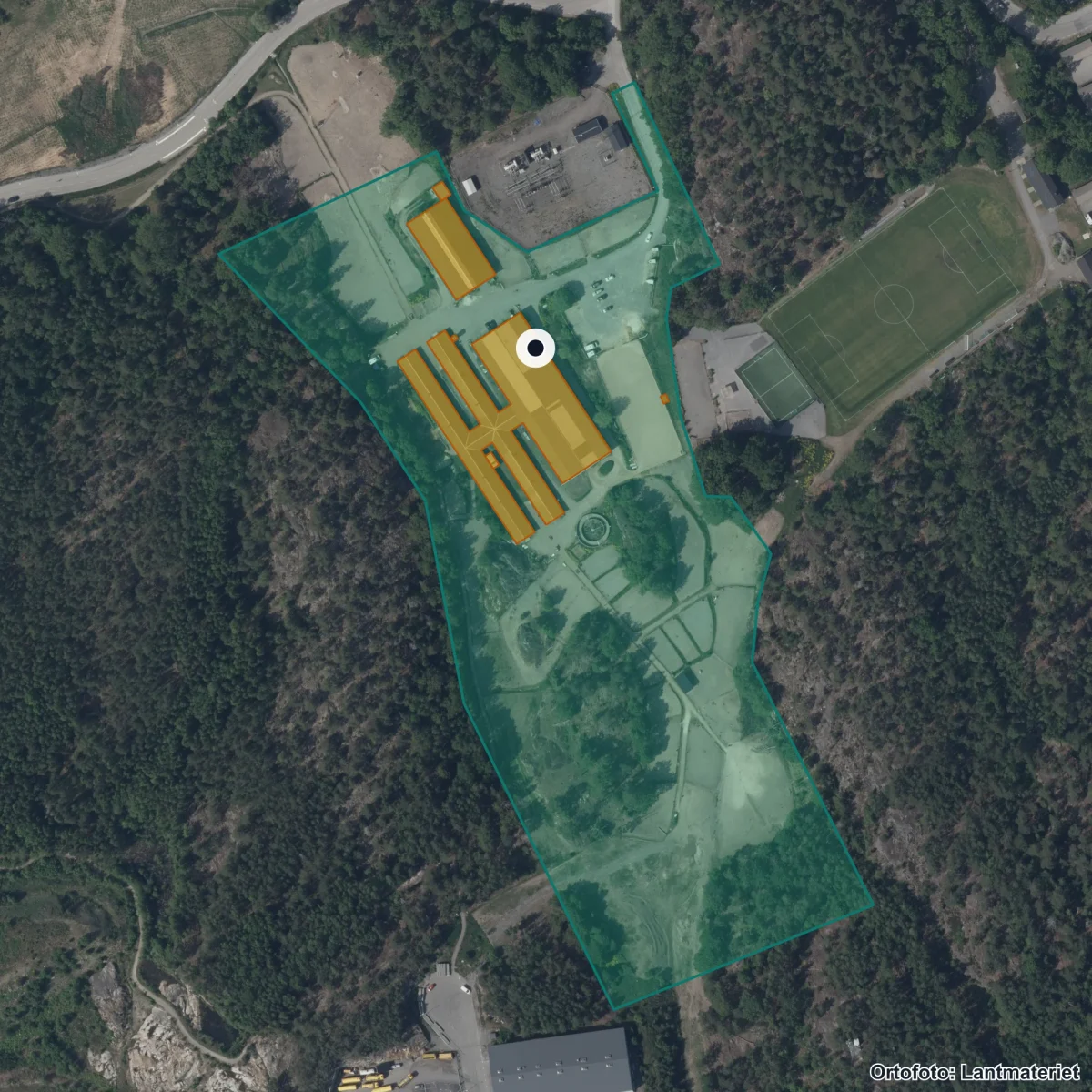 Flygbild över Mälardalens Ridgymnasium Gustavsberg, ortofoto från Lantmäteriet