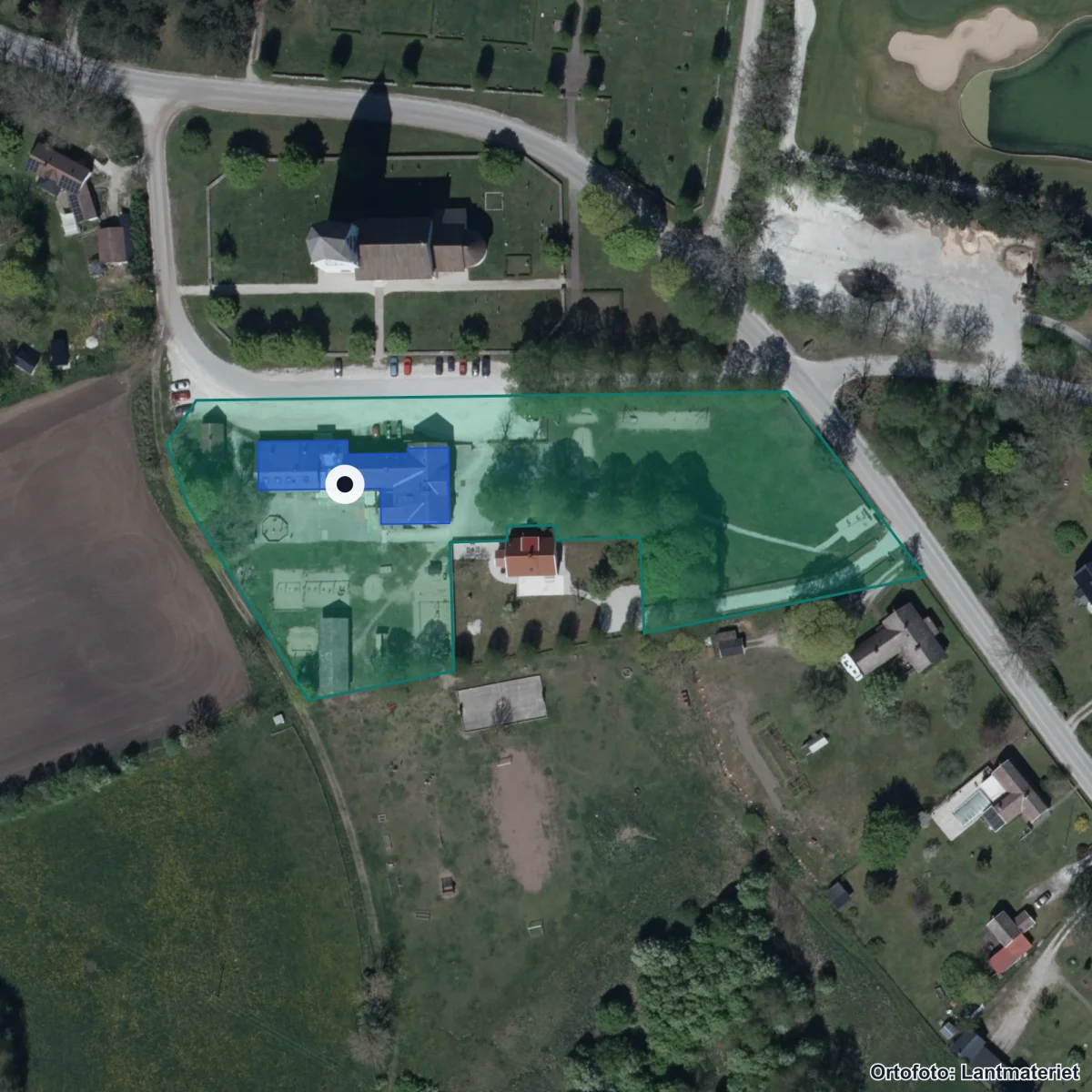 Flygbild över Stånga skola, ortofoto från Lantmäteriet