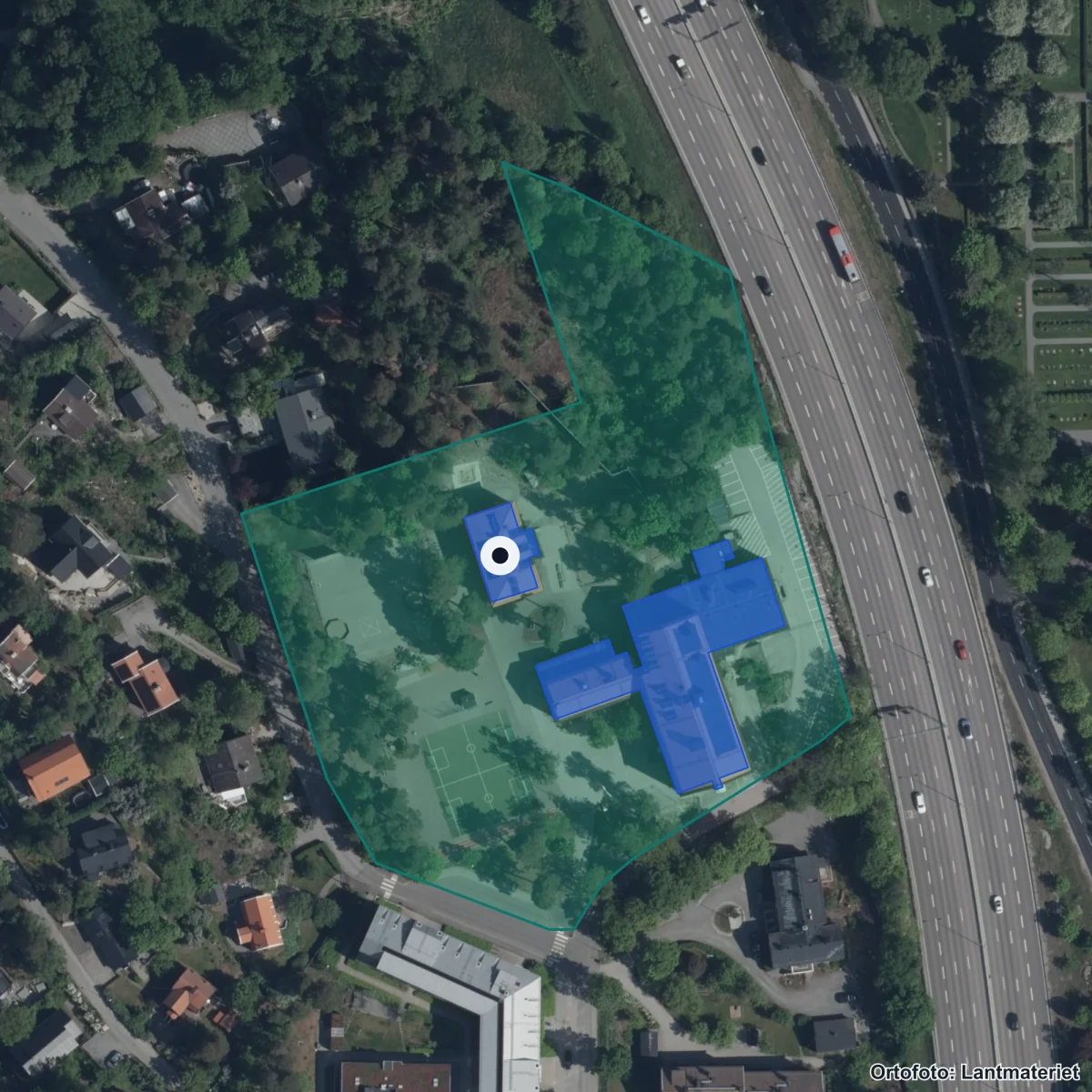 Flygbild över Kyrkskolan, ortofoto från Lantmäteriet