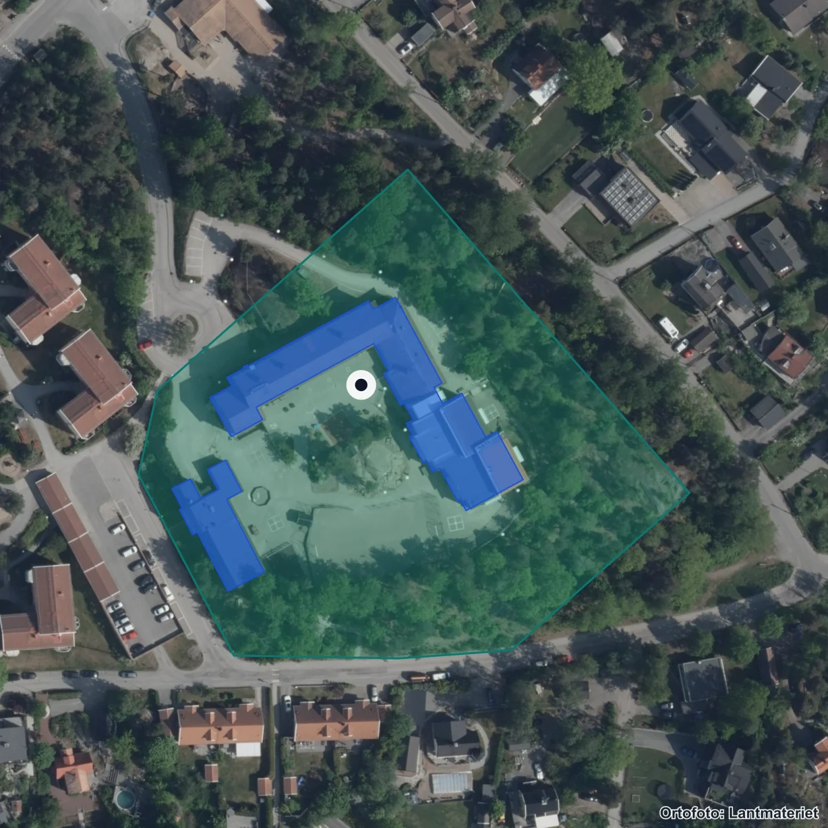 Flygbild över Kungsklippeskolan, ortofoto från Lantmäteriet