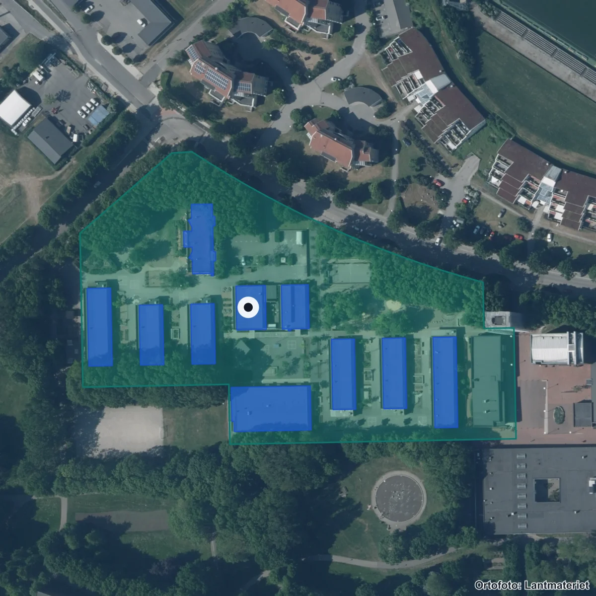 Flygbild över Klostergårdskolan, ortofoto från Lantmäteriet