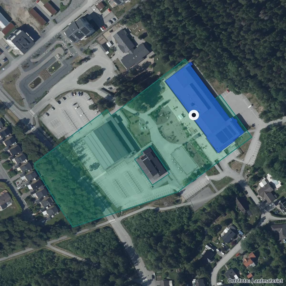 Flygbild över Bålbroskolan, ortofoto från Lantmäteriet
