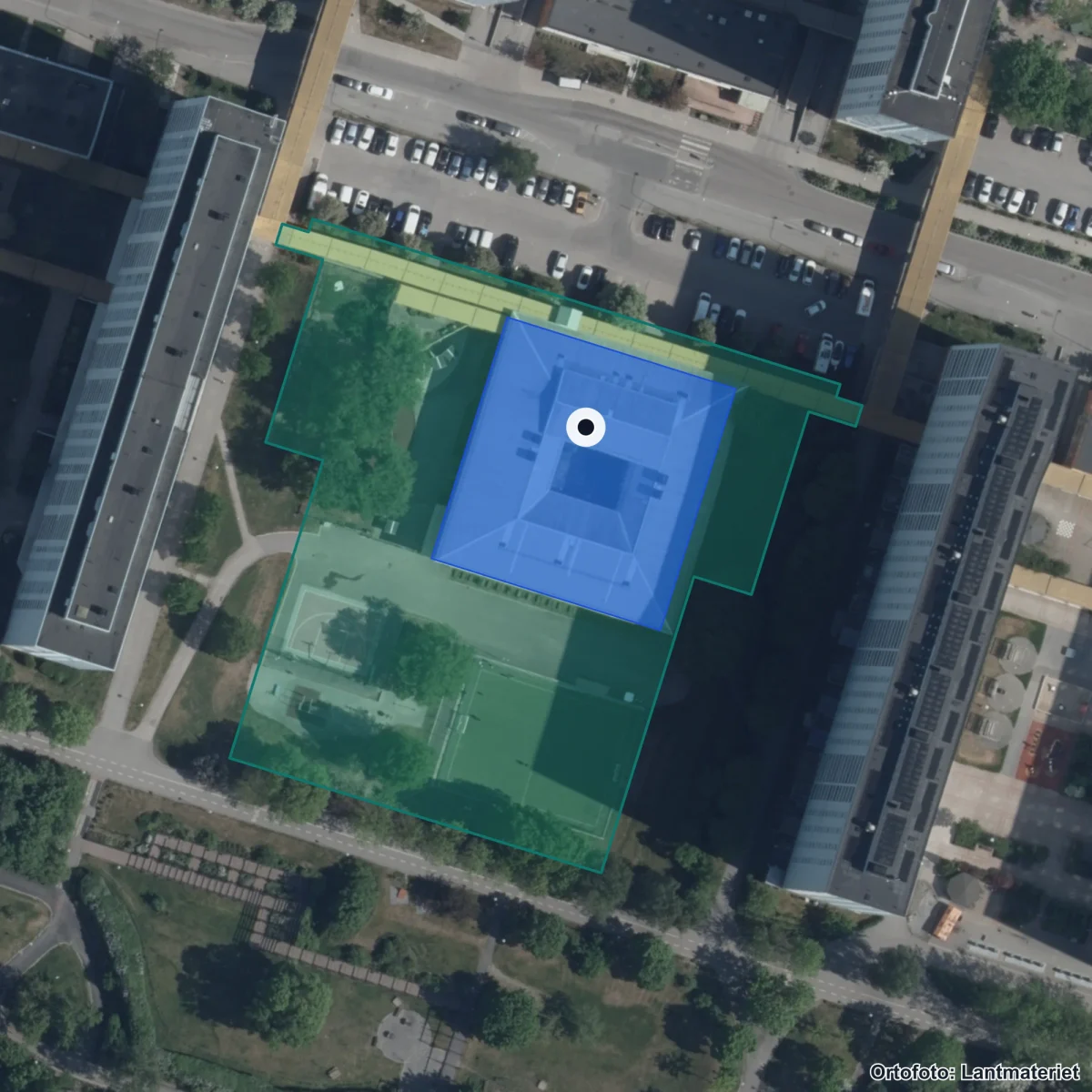 Flygbild över Dibber Rullen anpassad gymnasieskola, ortofoto från Lantmäteriet