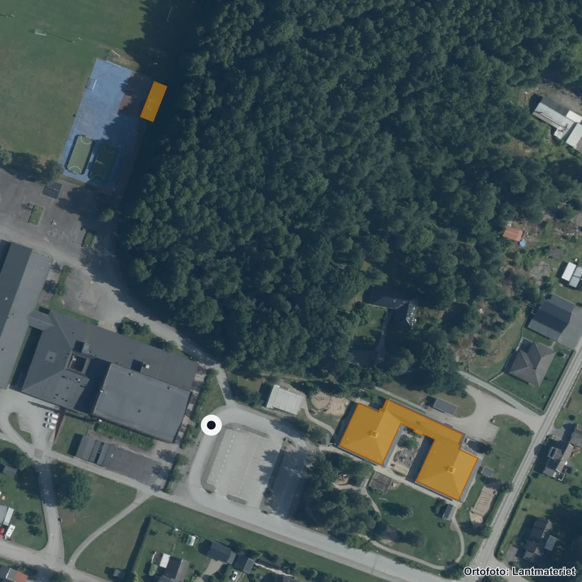 Flygbild över Norrevångskolan, ortofoto från Lantmäteriet