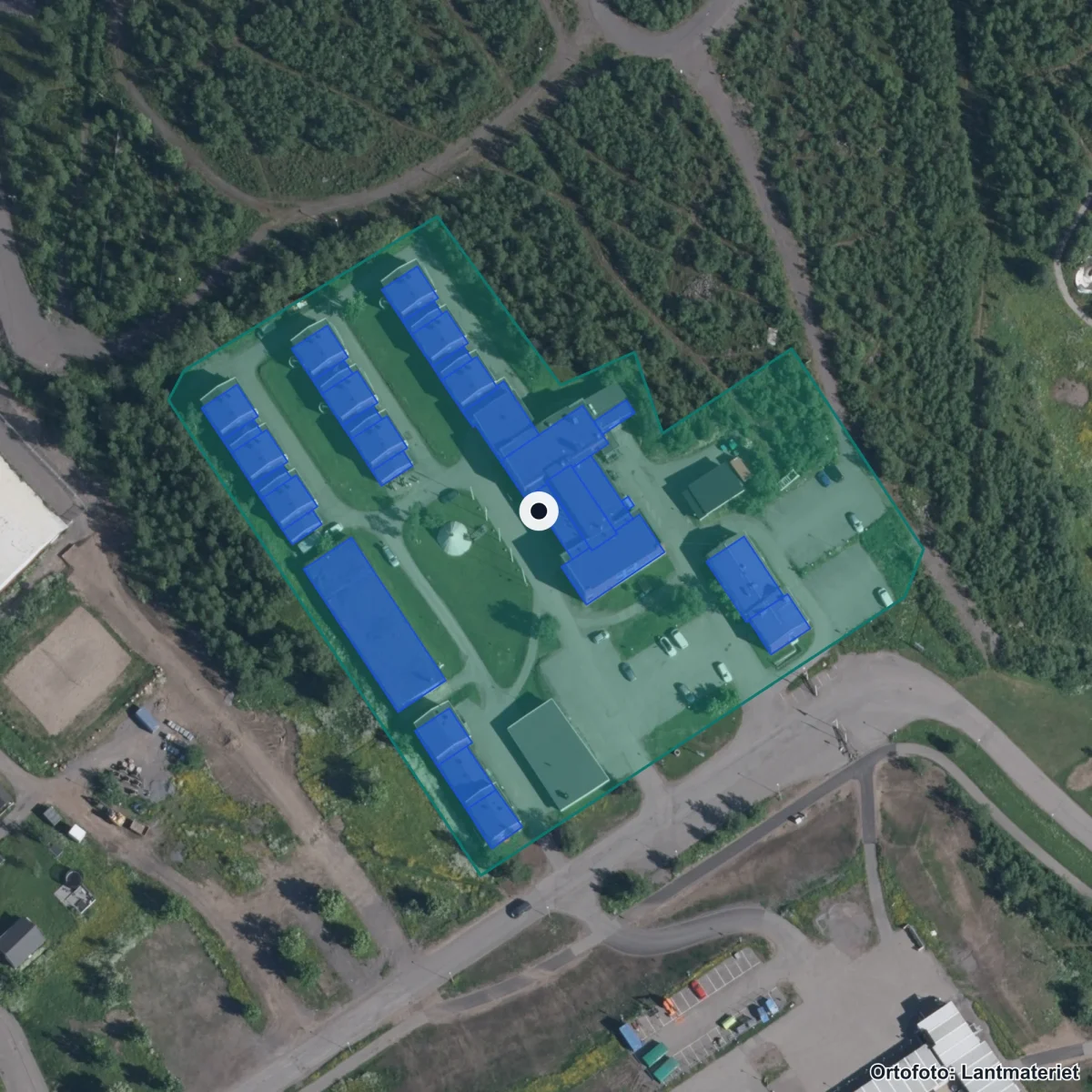 Flygbild över Rymdgymnasiet, ortofoto från Lantmäteriet