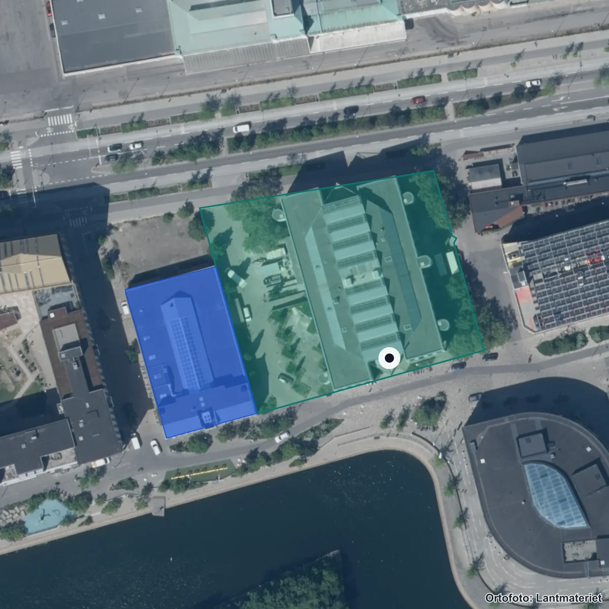 Flygbild över Malmö Neptunigymnasium, ortofoto från Lantmäteriet