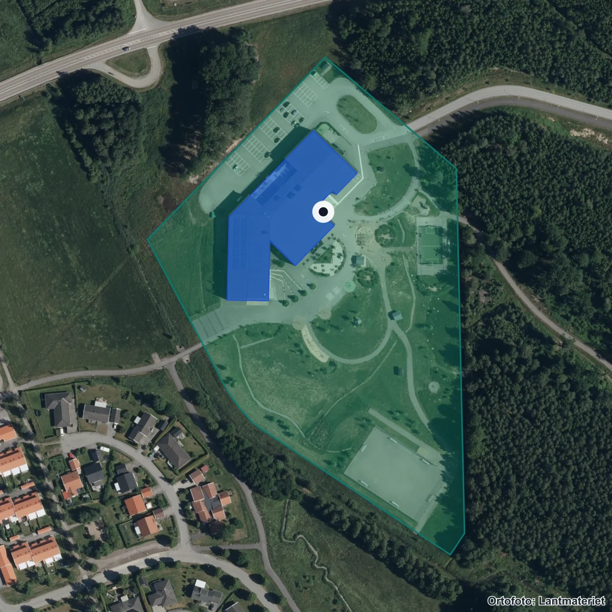 Flygbild över Stensätter anpassad skola, ortofoto från Lantmäteriet