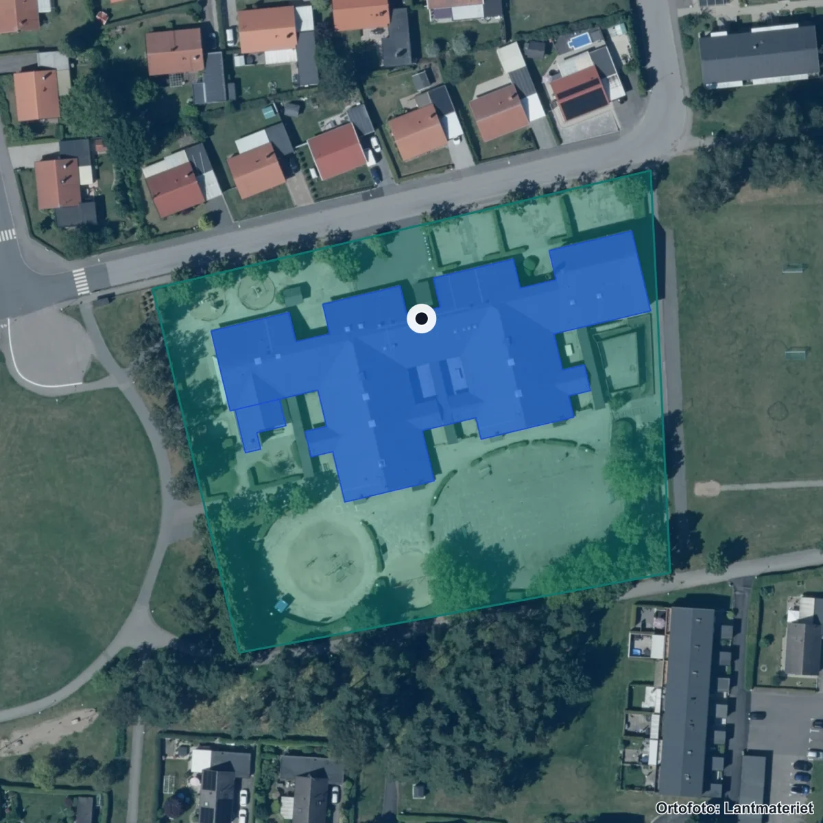 Flygbild över Lindesborgsskolan, ortofoto från Lantmäteriet