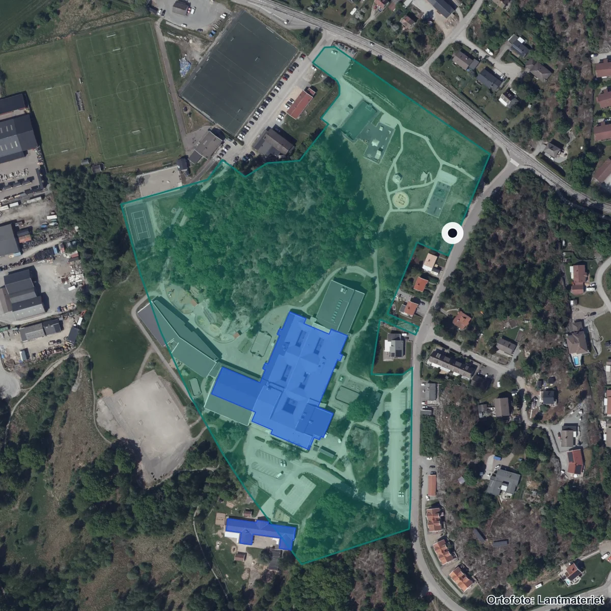 Flygbild över Ängås skola, ortofoto från Lantmäteriet