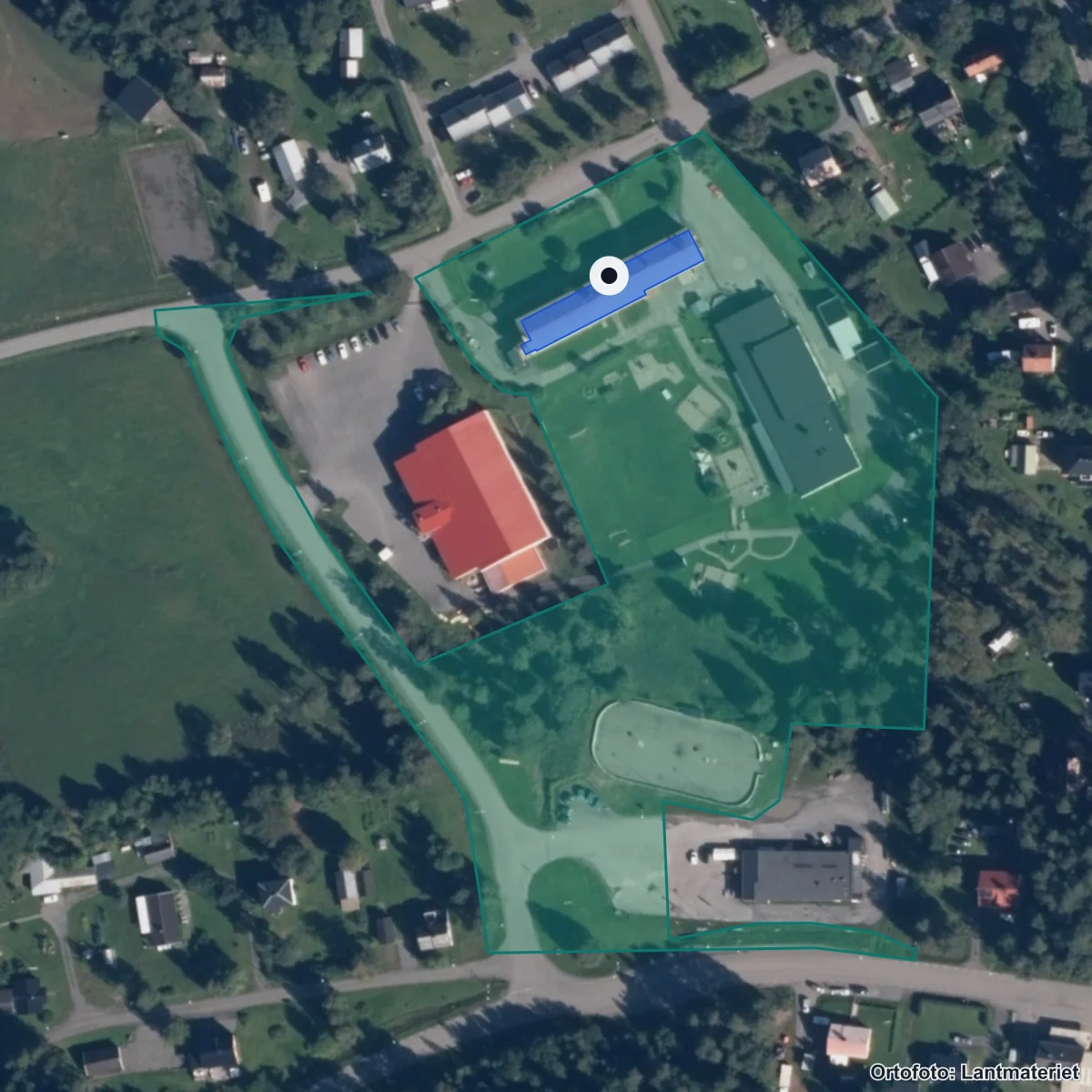 Flygbild över Häggenås skola, ortofoto från Lantmäteriet