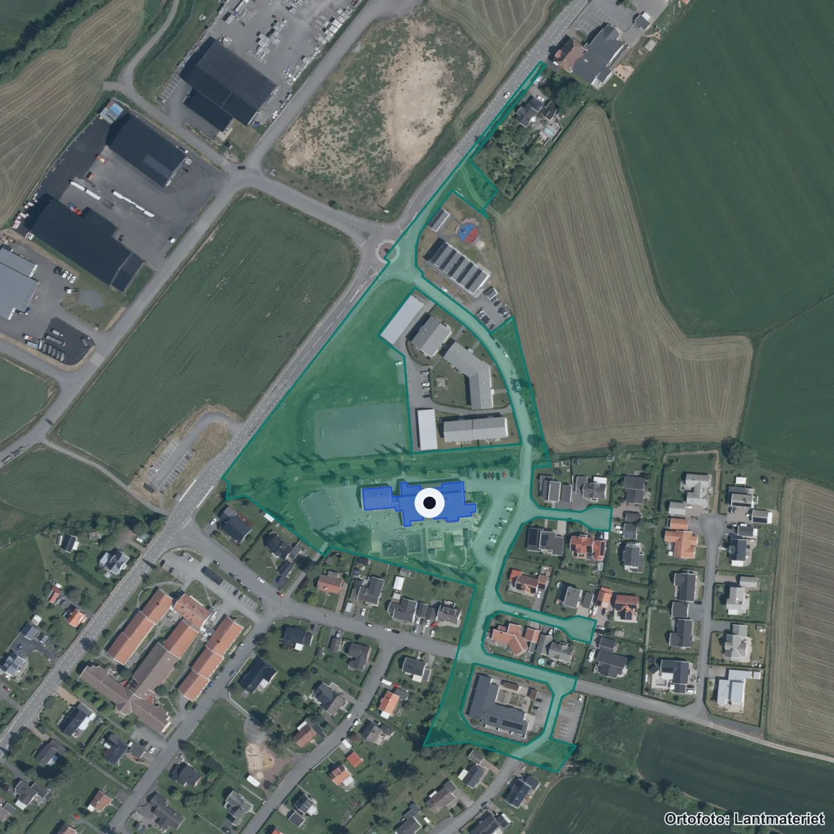 Flygbild över Skärstad skola, ortofoto från Lantmäteriet