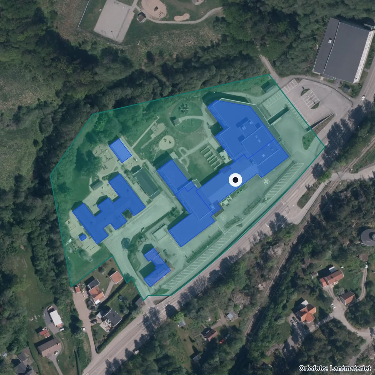 Flygbild över Öxnered skola F-3, ortofoto från Lantmäteriet