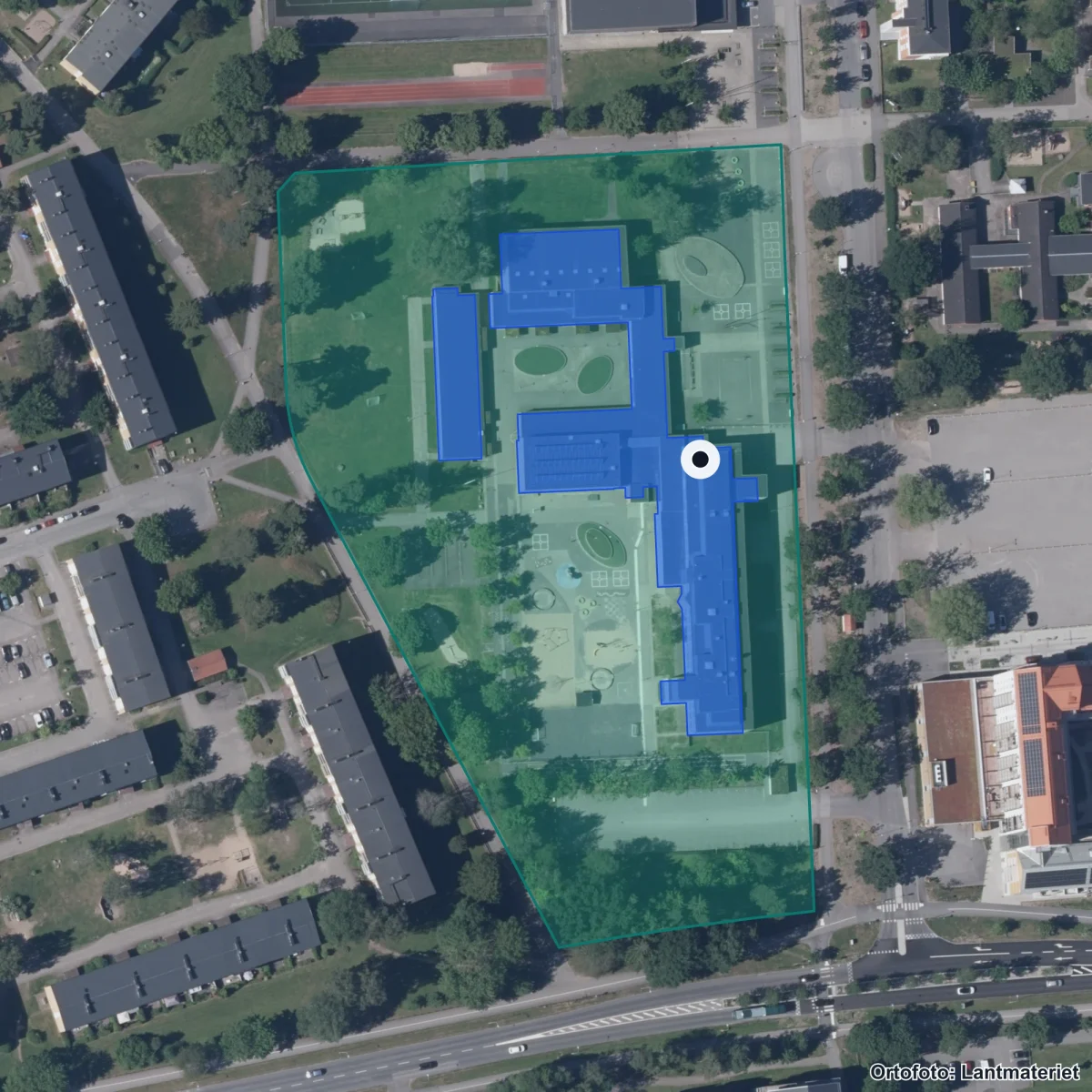 Flygbild över Centrumskolan, ortofoto från Lantmäteriet