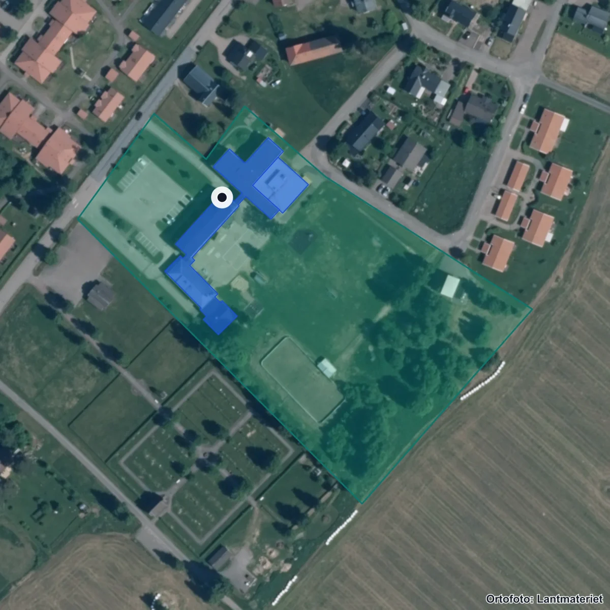Flygbild över Berghedens skola, ortofoto från Lantmäteriet
