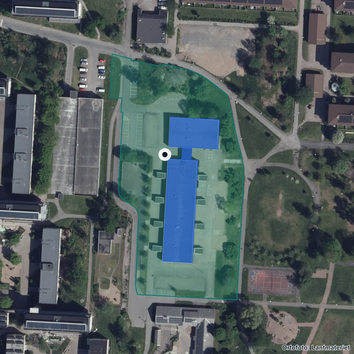 Flygbild över Communityskolan Gårdsten, ortofoto från Lantmäteriet