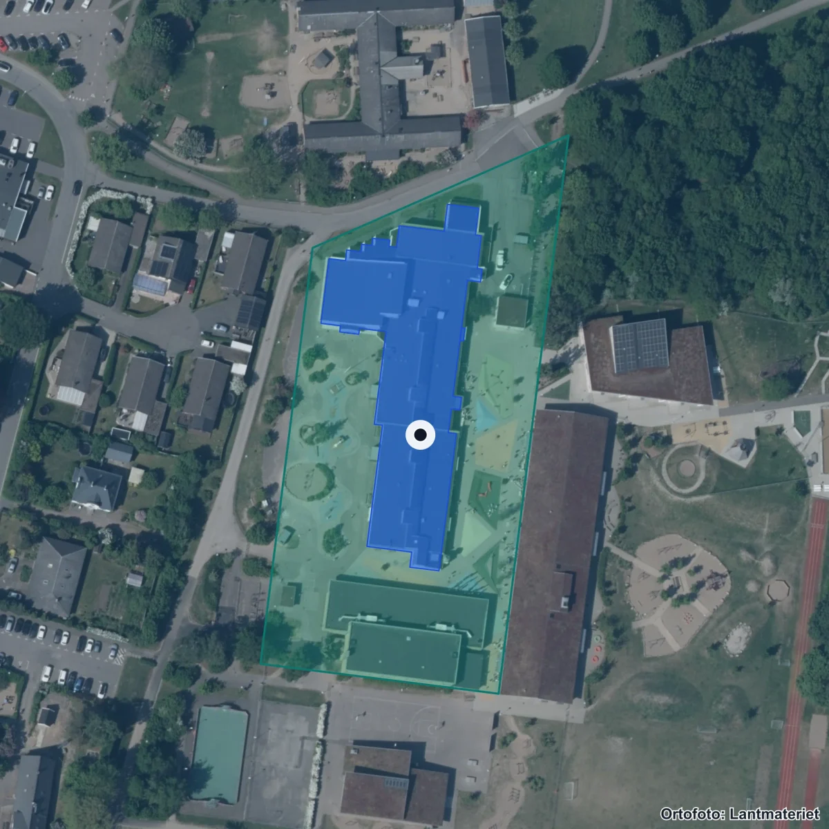 Flygbild över Karstorpskolan, ortofoto från Lantmäteriet