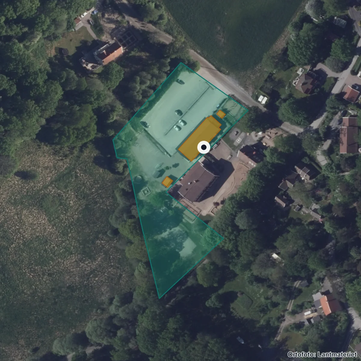 Flygbild över Aspen Montessori, ortofoto från Lantmäteriet