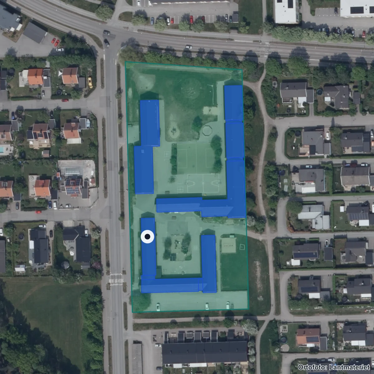 Flygbild över Rosenkällaskolan, ortofoto från Lantmäteriet