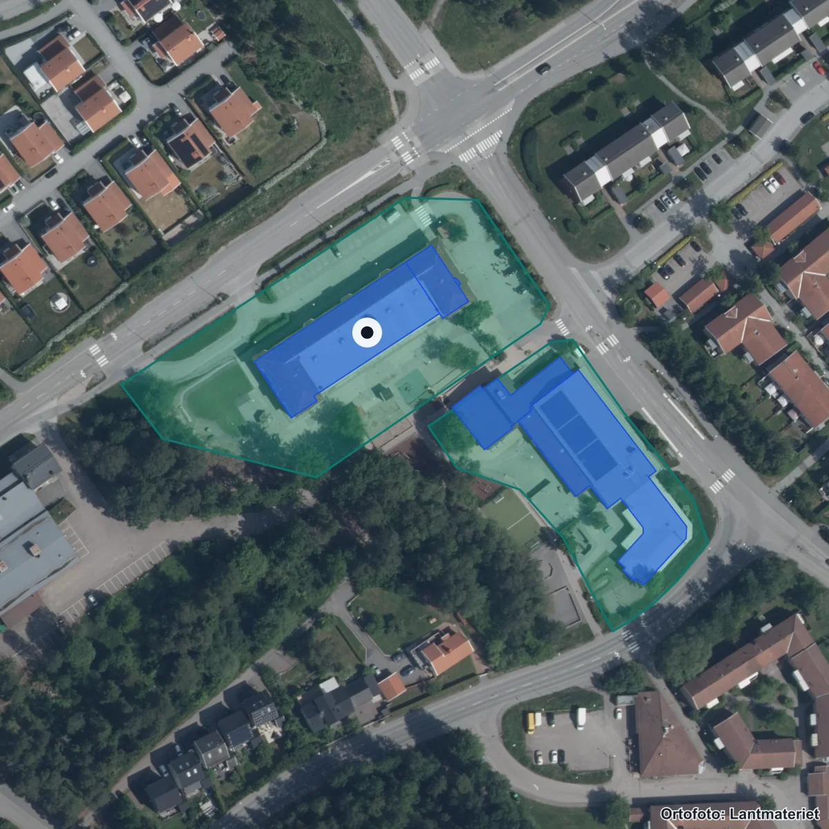 Flygbild över S:ta Gertruds skola, ortofoto från Lantmäteriet