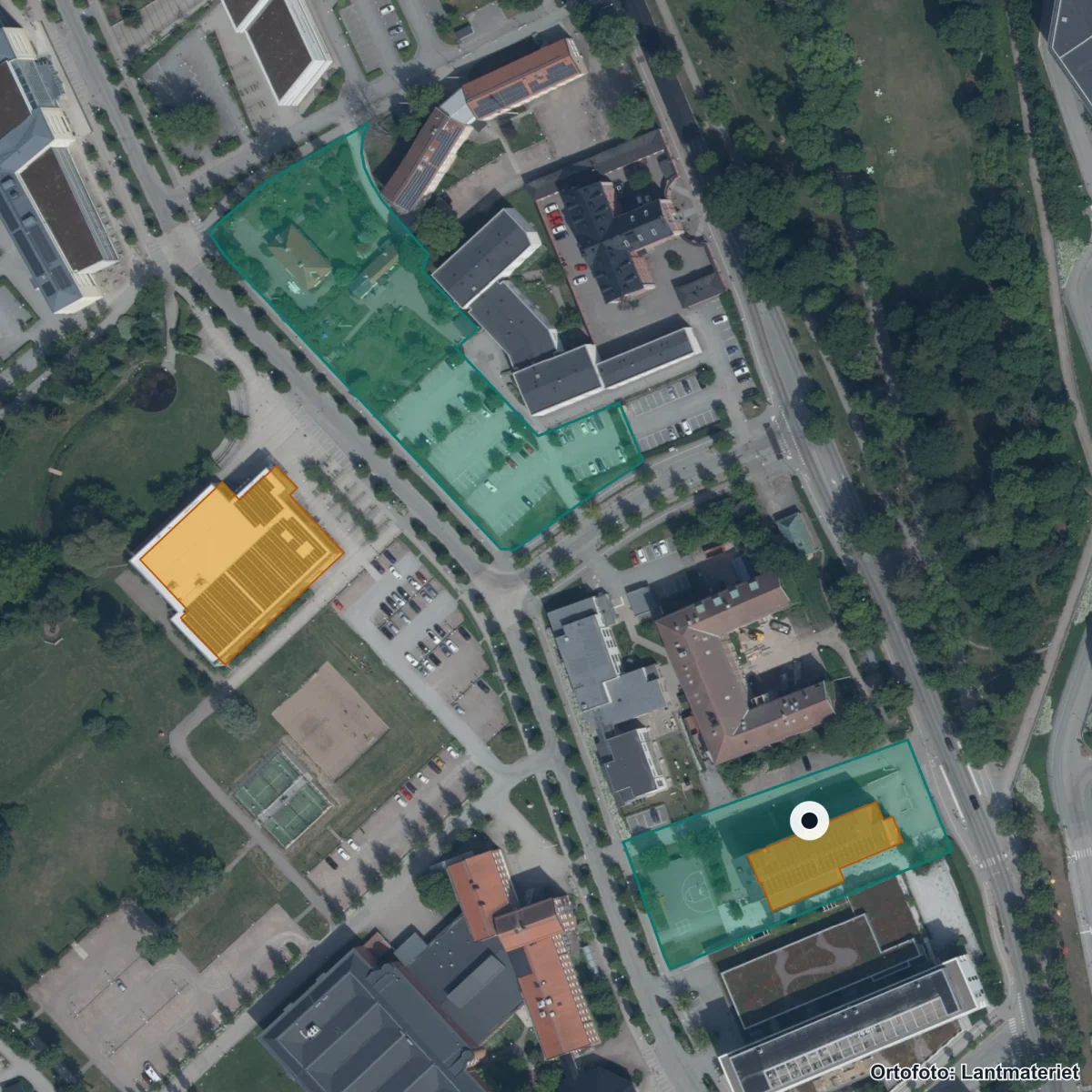 Flygbild över Kunskapsgymnasiet Uppsala, ortofoto från Lantmäteriet
