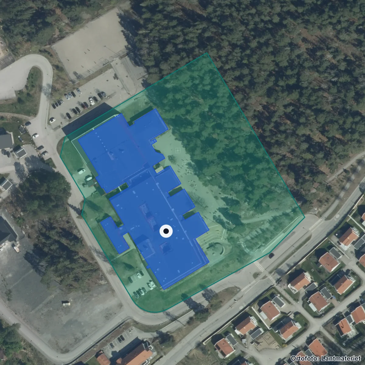 Flygbild över Turingeskolan, ortofoto från Lantmäteriet