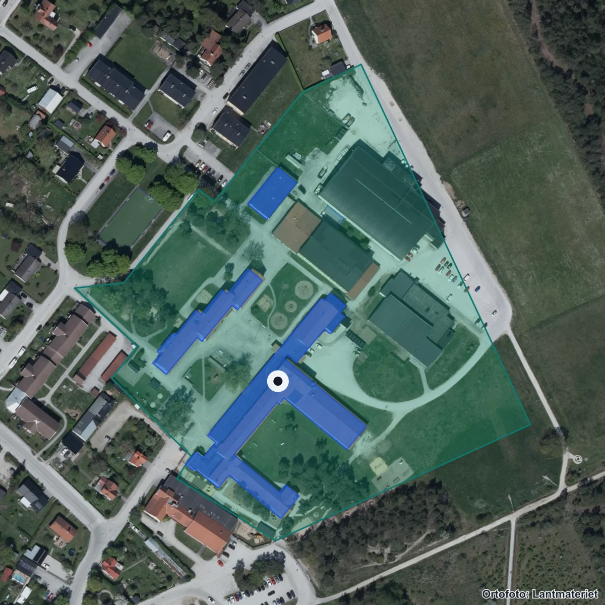 Flygbild över Högbyskolan, ortofoto från Lantmäteriet