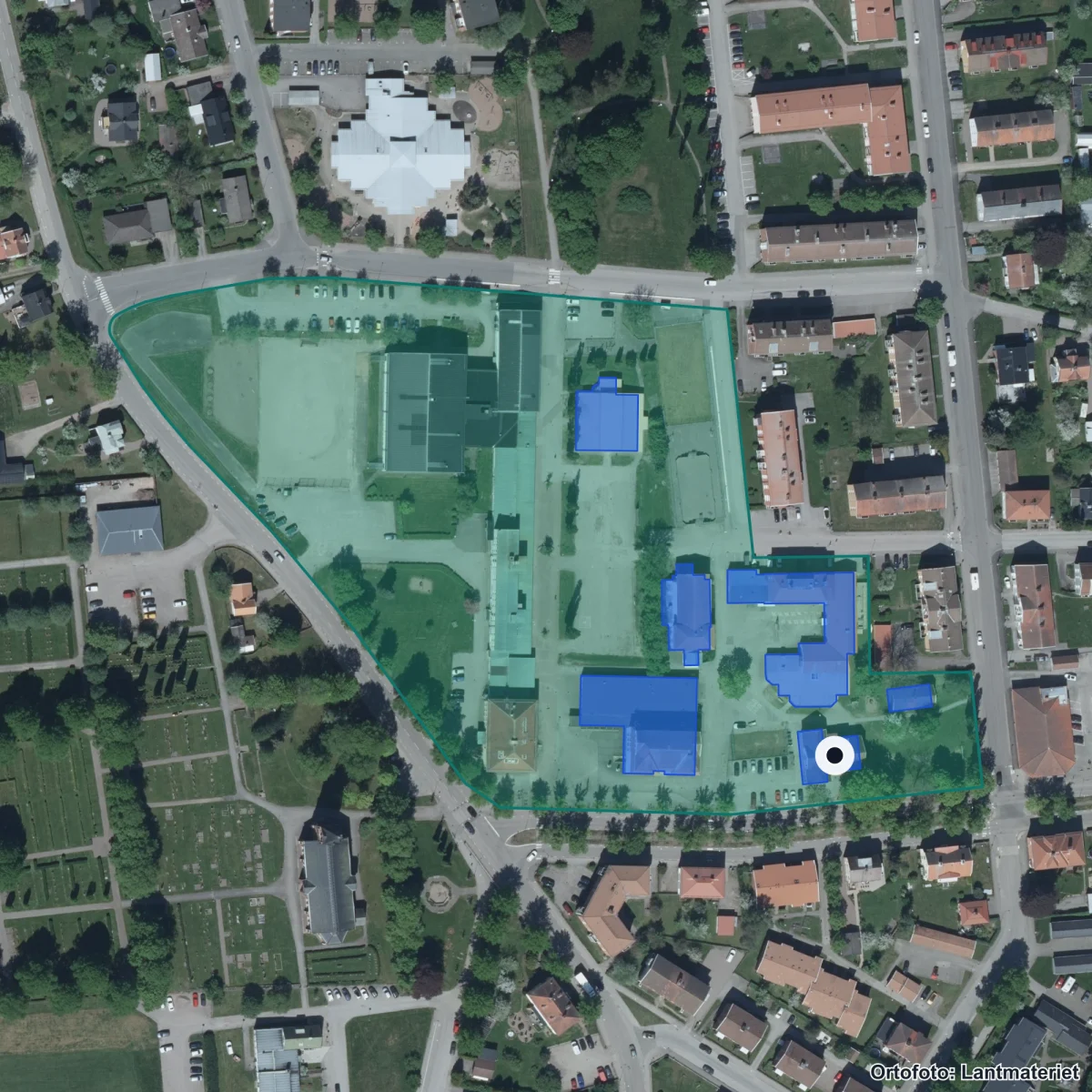 Flygbild över Töreboda Centralskola, ortofoto från Lantmäteriet