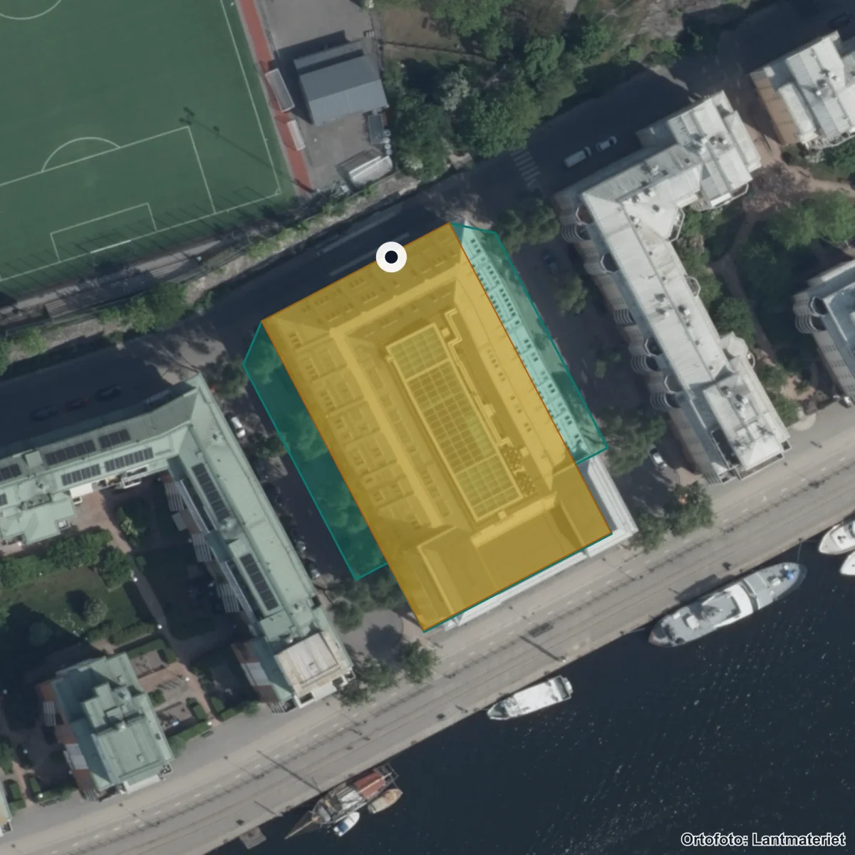 Flygbild över KLARA Teoretiska Gymnasium Stockholm Södra, ortofoto från Lantmäteriet