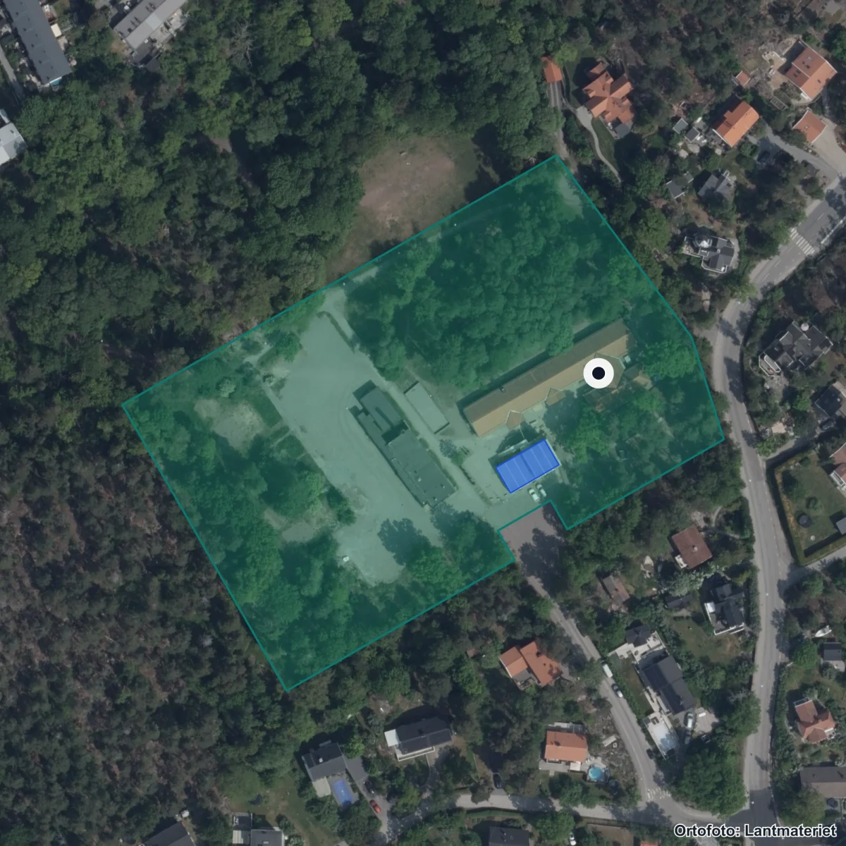 Flygbild över Borgvallaskolan, ortofoto från Lantmäteriet