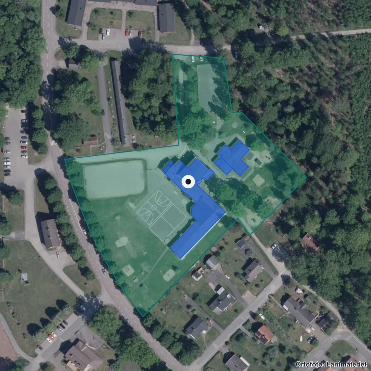 Flygbild över Långasjö skola F-6, ortofoto från Lantmäteriet