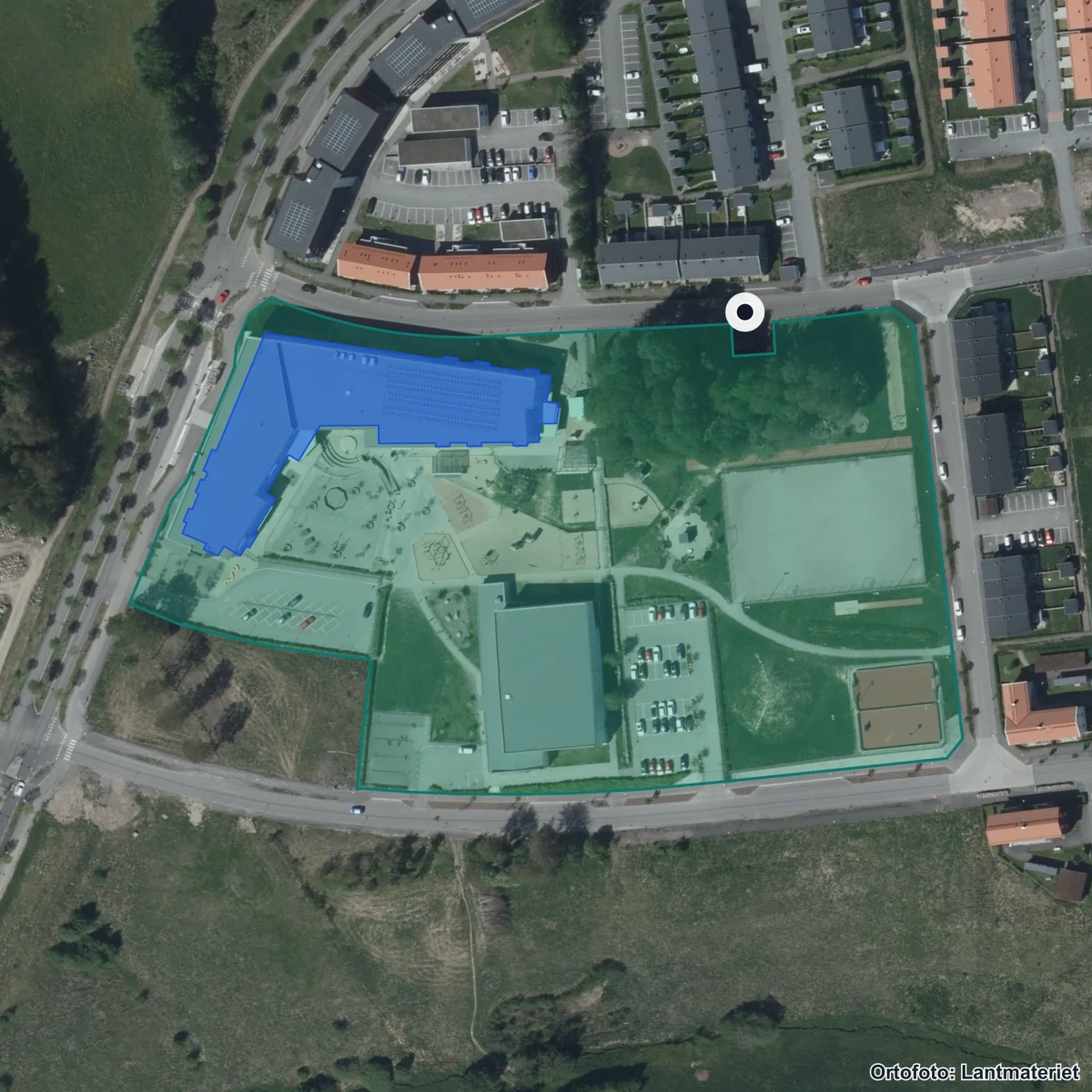 Flygbild över Trädgårdsstadens skola, ortofoto från Lantmäteriet