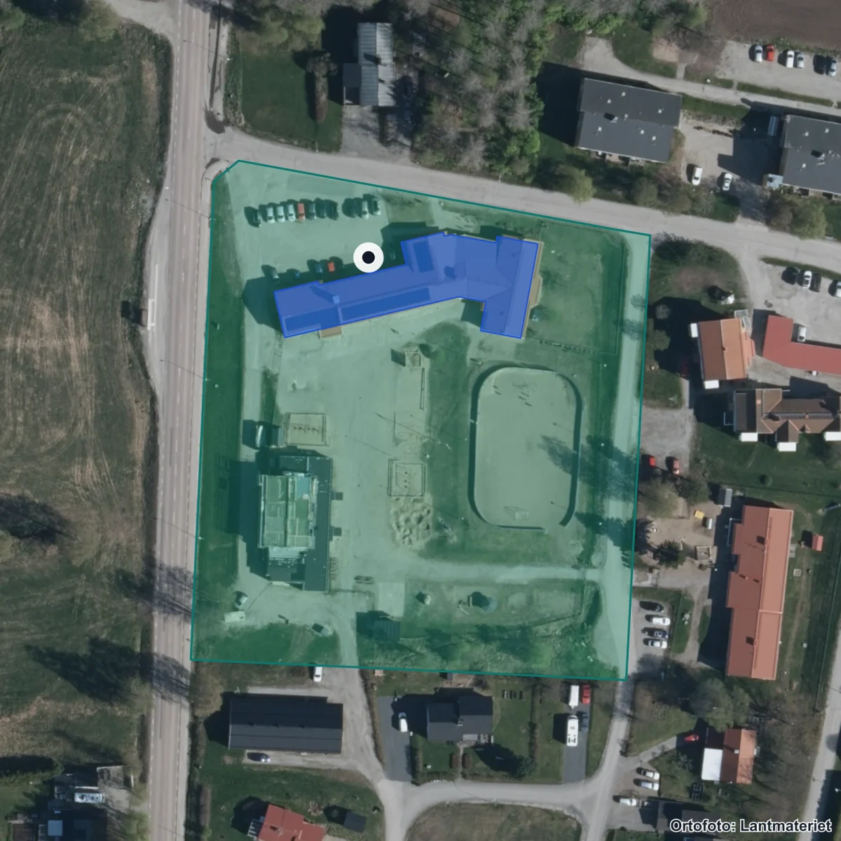 Flygbild över Ilsbo skola, ortofoto från Lantmäteriet