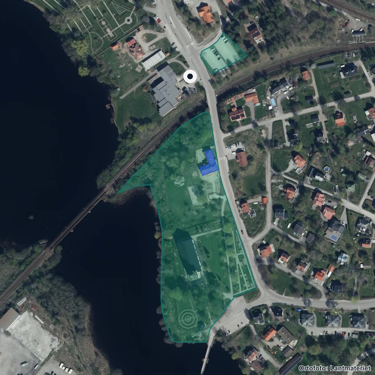 Flygbild över Lindgårdsskolan F-6, ortofoto från Lantmäteriet