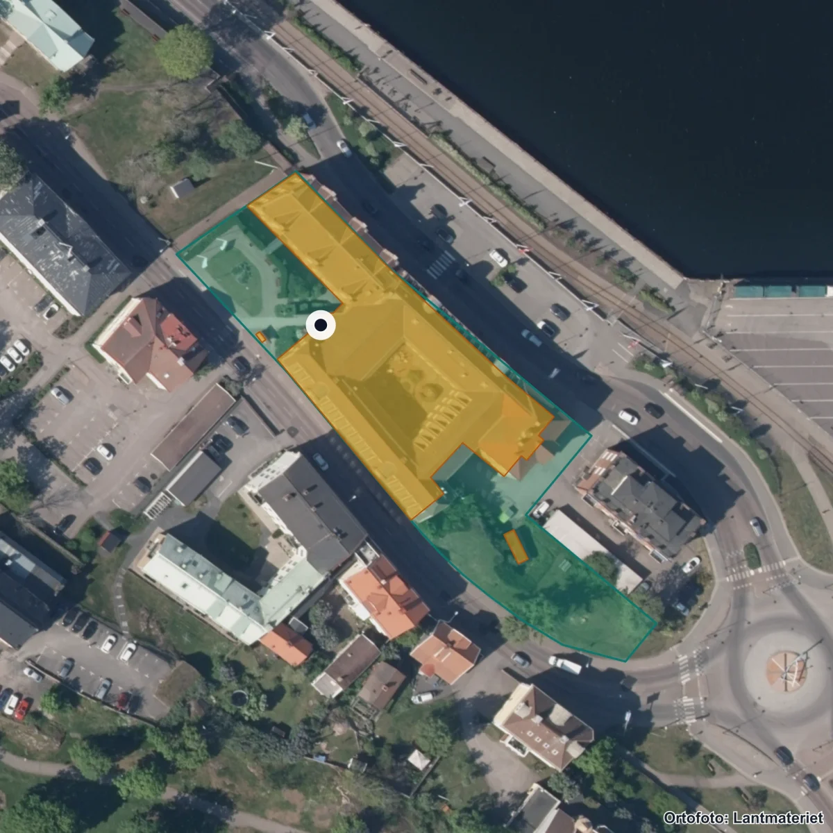 Flygbild över Bildningskontoret, ortofoto från Lantmäteriet