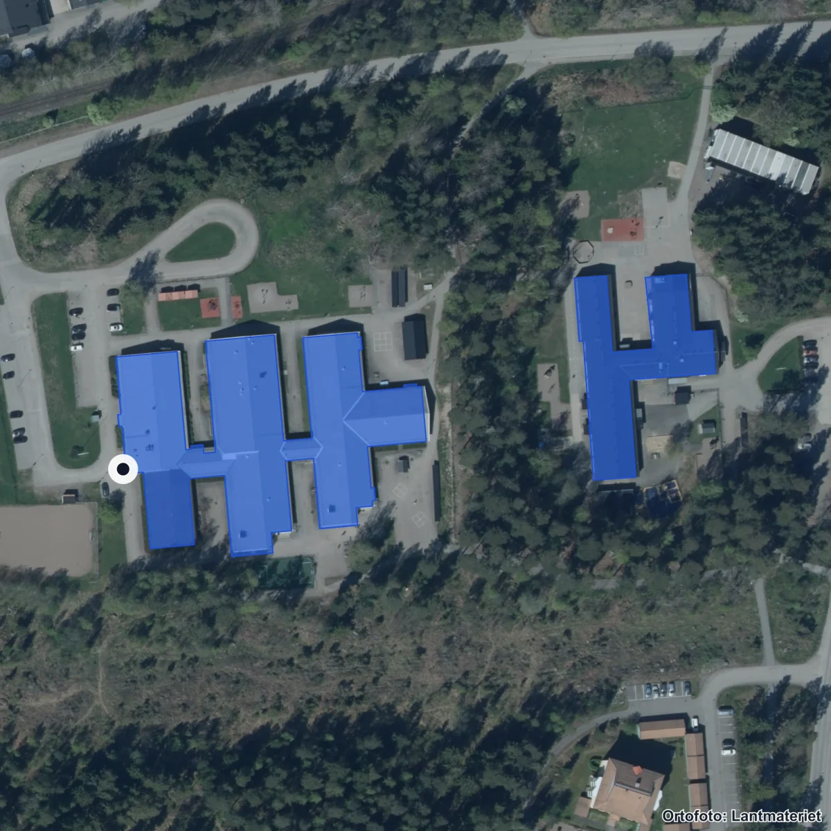 Flygbild över Vallonskolan, ortofoto från Lantmäteriet