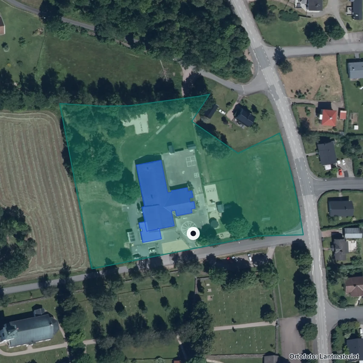 Flygbild över Kärda skola, ortofoto från Lantmäteriet