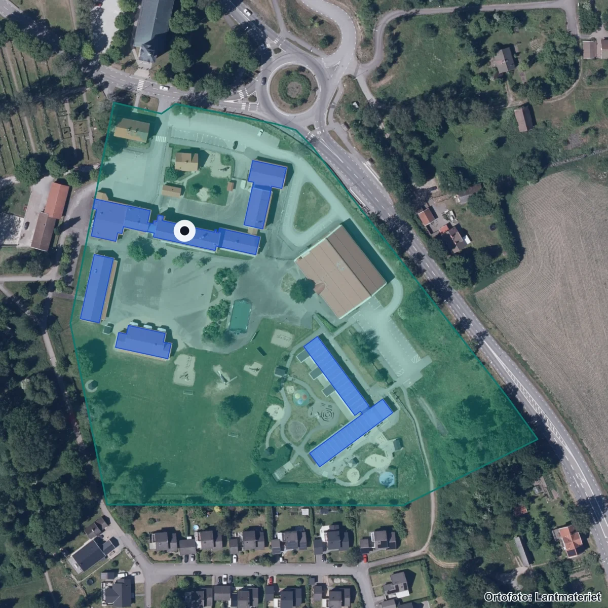 Flygbild över Ingelstad skola, ortofoto från Lantmäteriet
