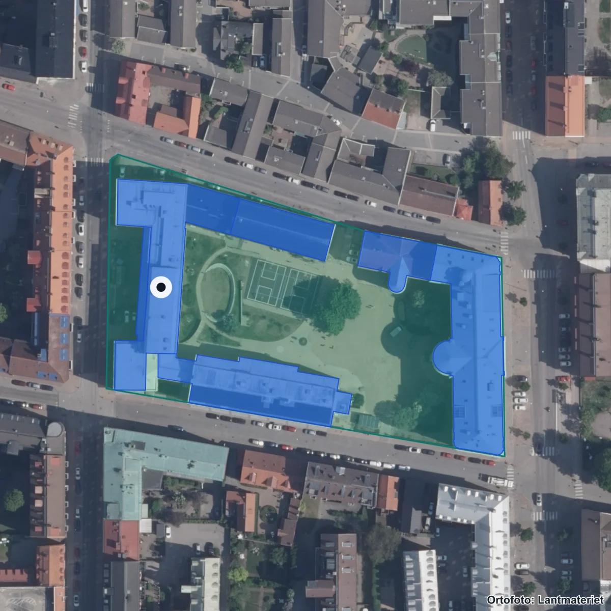 Flygbild över Ehrensvärdska gymnasiet, ortofoto från Lantmäteriet