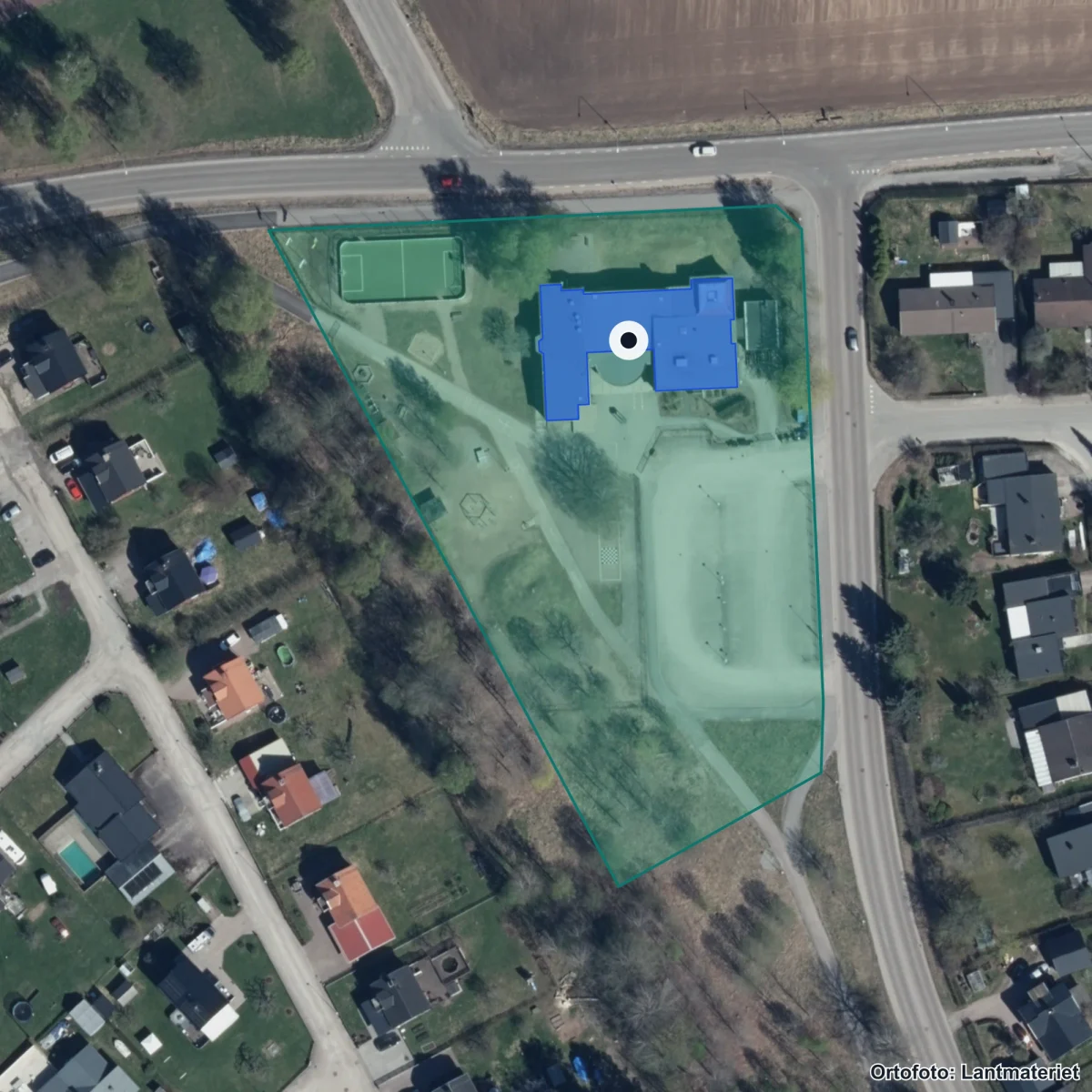 Flygbild över Grytnäs friskola, ortofoto från Lantmäteriet