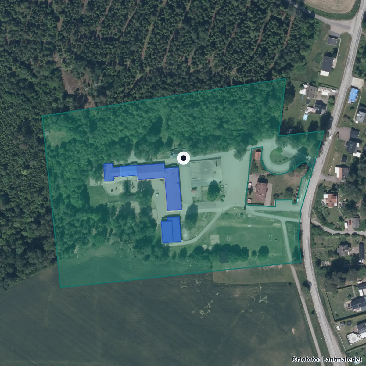 Flygbild över Nykyrka skola, ortofoto från Lantmäteriet
