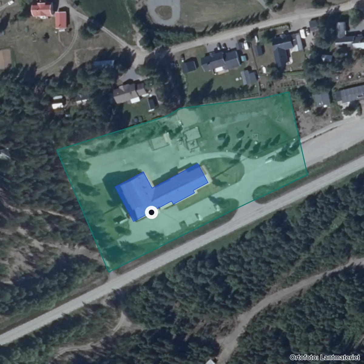 Flygbild över Slussfors skola, ortofoto från Lantmäteriet