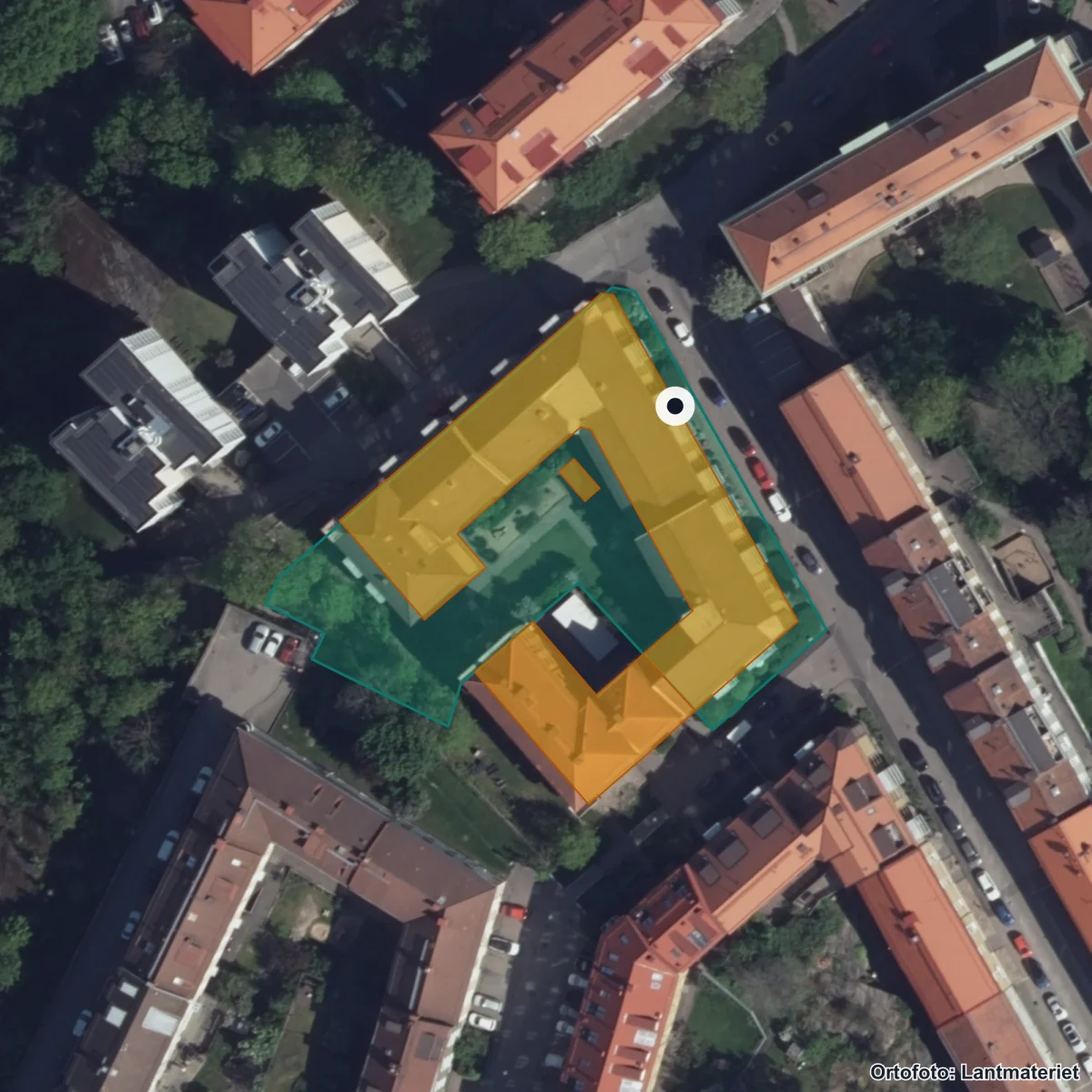 Flygbild över Magelungens Grundskola Karlaskolan Göteborg, ortofoto från Lantmäteriet