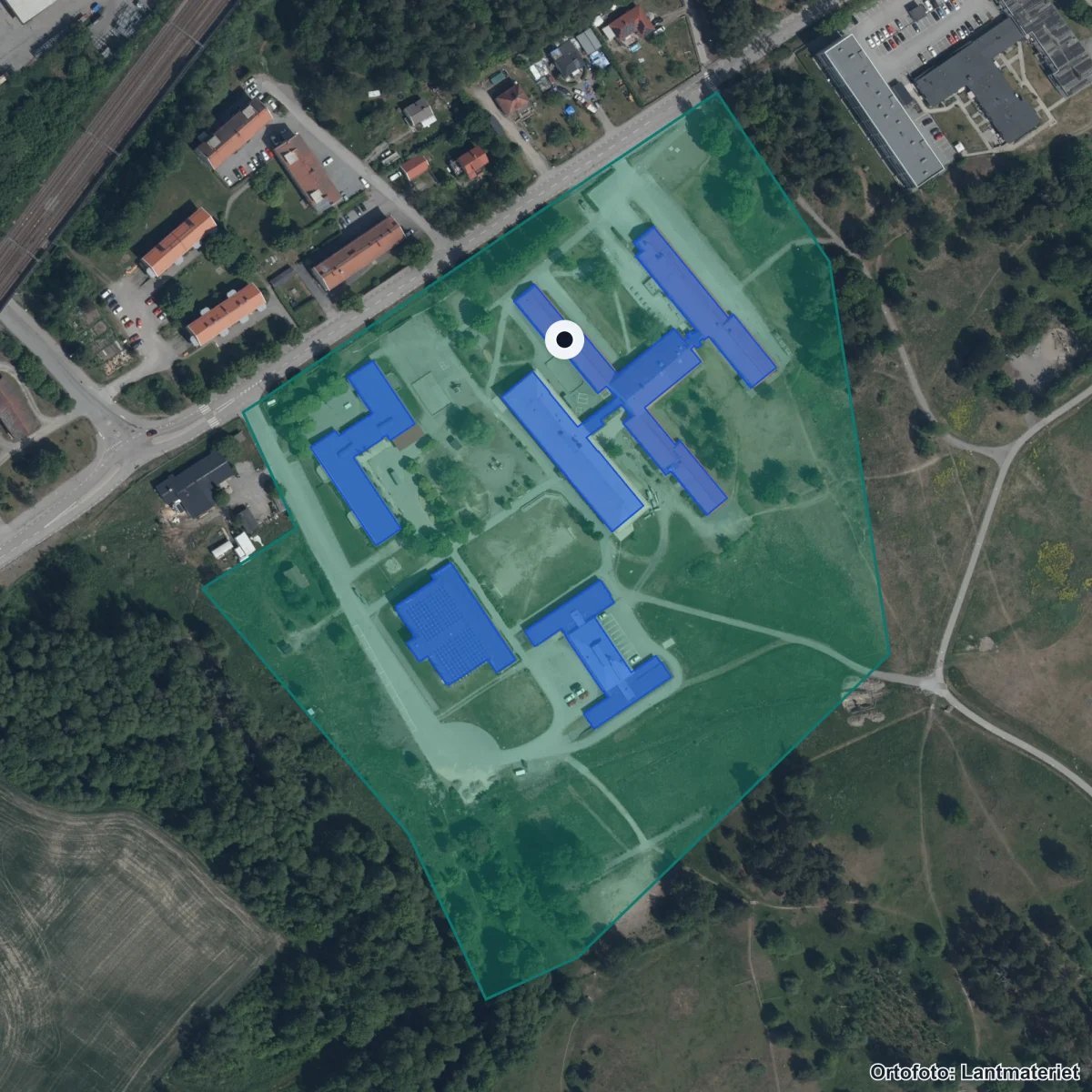 Flygbild över Eneskolan, ortofoto från Lantmäteriet